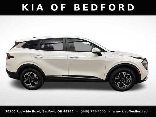 Certified 2025 Kia Sportage LX FWD image 4