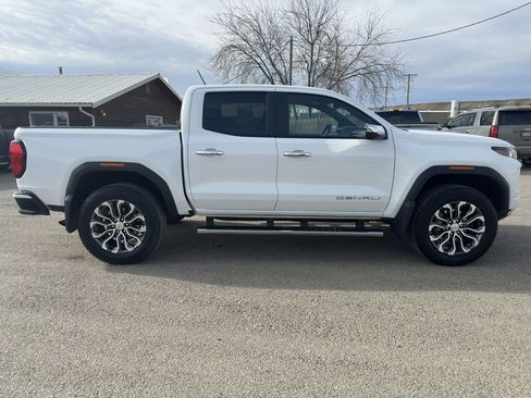 Used 2024 GMC Canyon Denali image 18