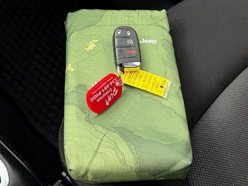 Used 2021 Jeep Renegade Latitude image 39