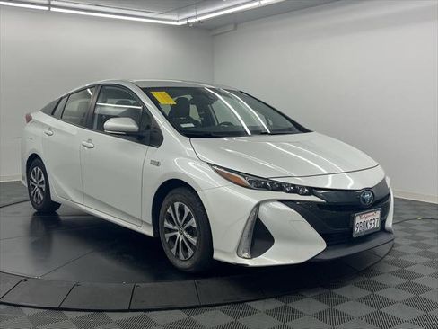 Certified 2022 Toyota Prius Prime XLE image 2