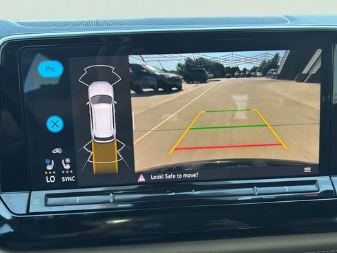 Used 2024 Volkswagen Atlas Cross Sport SE w/ Panoramic Sunroof Package FWD image 24