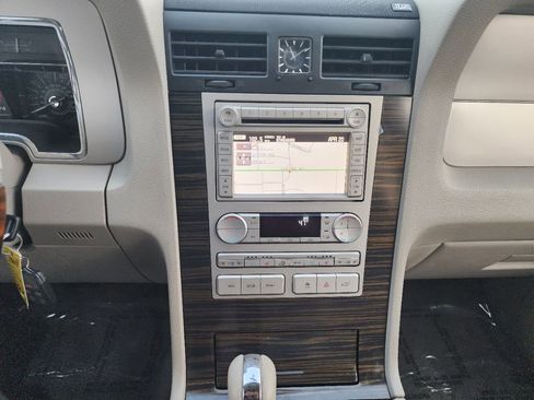 Used 2007 Lincoln Navigator Ultimate image 19