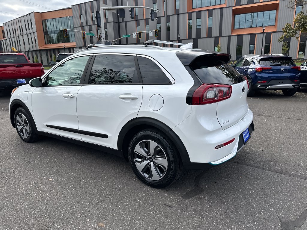 Used 2018 Kia Niro EX FWD image 4