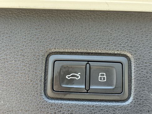 Used 2017 Audi Q7 3.0T Prestige AWD/4WD image 35