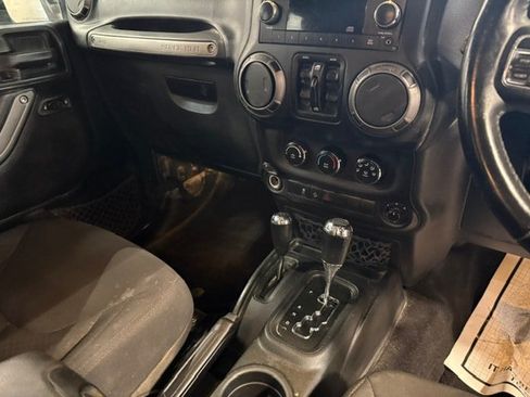 Used 2018 Jeep Wrangler Unlimited Sport AWD/4WD image 12