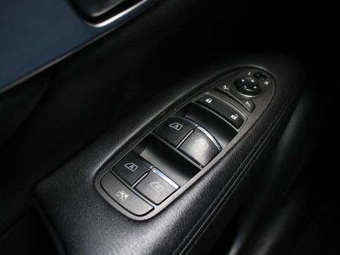 Used 2015 INFINITI Q70 3.7 RWD image 9