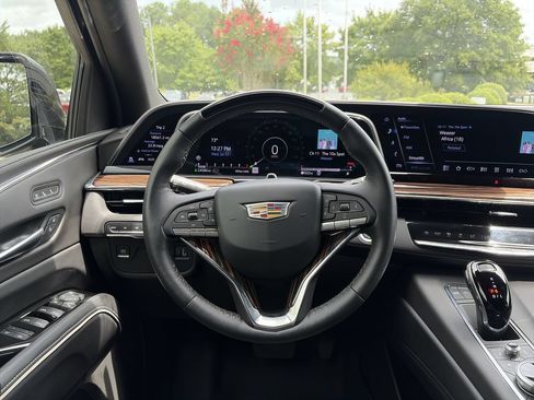 Used 2024 Cadillac Escalade Premium Luxury AWD/4WD image 20