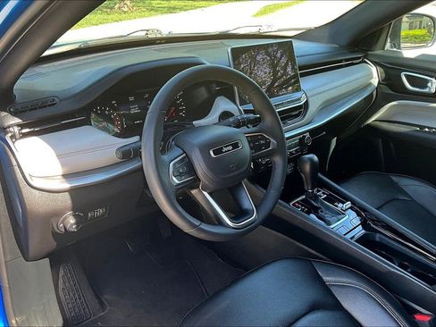Used 2025 Jeep Compass Limited AWD/4WD image 16