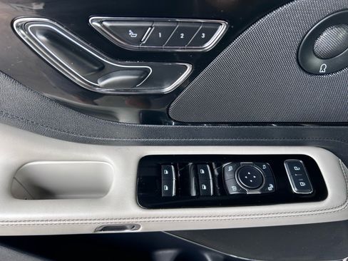 Used 2025 Lincoln Aviator AWD w/ Equipment Group 101A image 23