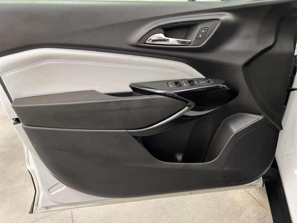 Used 2025 Chevrolet Trax LT FWD image 14