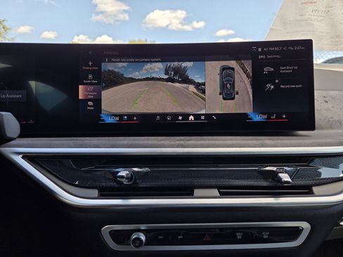 Used 2025 BMW X6 xDrive40i w/ Executive Package image 23