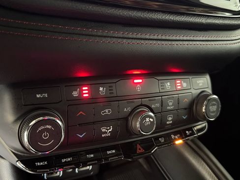 Used 2021 Dodge Durango R/T w/ Tow 'N Go Package AWD/4WD image 30