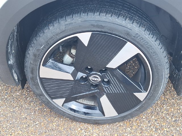 Certified 2025 Nissan Kicks SR AWD/4WD image 17