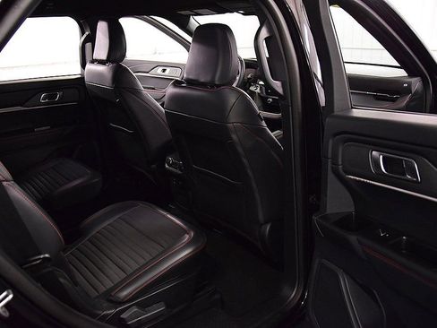 Used 2025 Ford Explorer ST-Line image 33