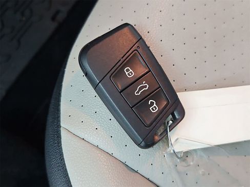 Certified 2020 Volkswagen Jetta R-Line image 37