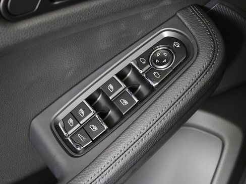 New 2026 Porsche Macan image 16