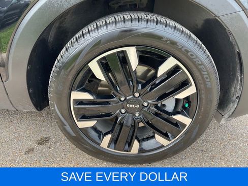 Used 2024 Kia Telluride SX w/ Towing Package FWD image 32