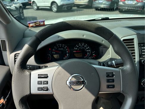 Used 2015 Nissan Frontier SV AWD/4WD image 12