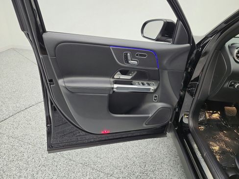 Used 2022 Mercedes-Benz GLB 250 image 15