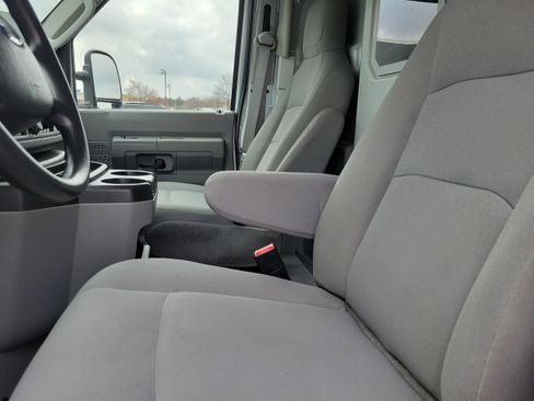 Certified 2018 Ford E-350 and Econoline 350 Super Duty w/ Power Windows & Locks Group image 15