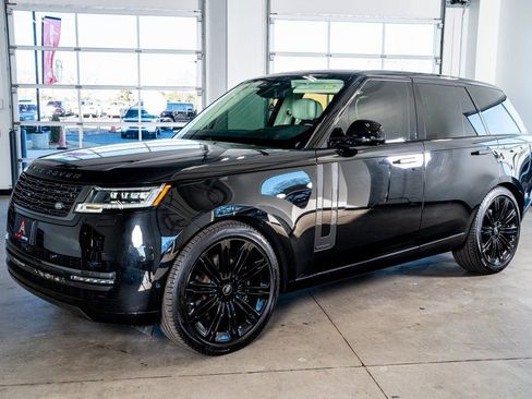 Used 2024 Land Rover Range Rover Autobiography image 11