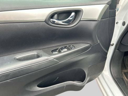 Used 2017 Nissan Sentra S image 17
