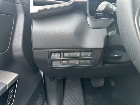 Used 2025 Toyota Tundra Limited AWD/4WD image 18