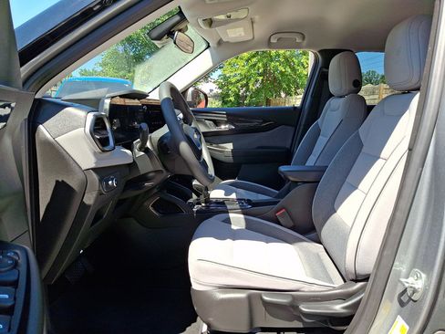Used 2025 Chevrolet TrailBlazer LT FWD image 24