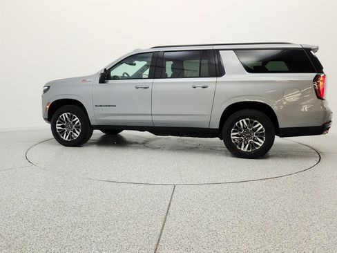 Used 2025 Chevrolet Suburban Z71 AWD/4WD image 8