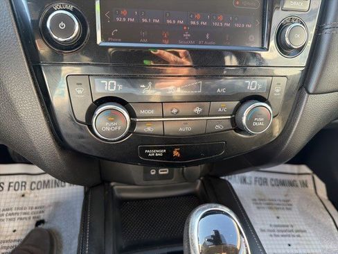 Used 2018 Nissan Rogue SL w/ Premium Package image 24