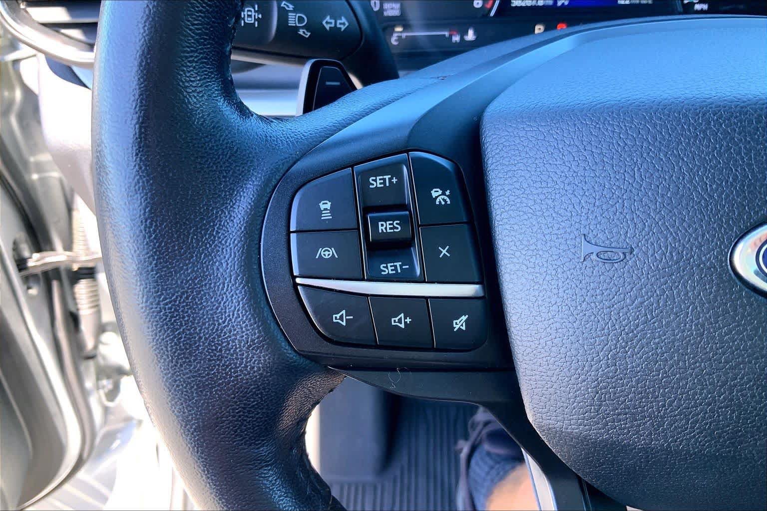 Used 2020 Ford Explorer XLT w/ Equipment Group 202A AWD/4WD image 23