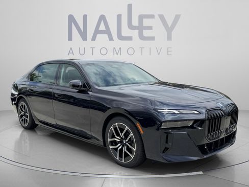 Used 2025 BMW i7 xDrive60 w/ Premium Package AWD/4WD image 6