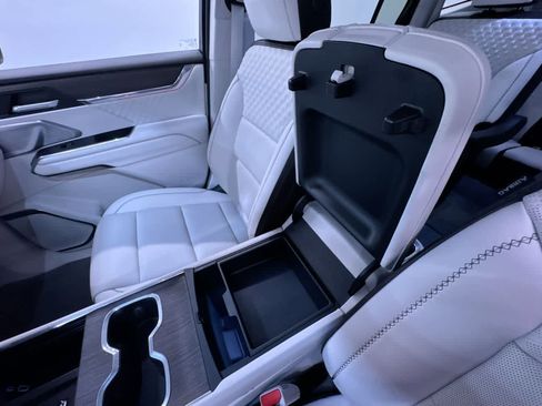 Used 2024 GMC Acadia Denali w/ Super Cruise Package image 28