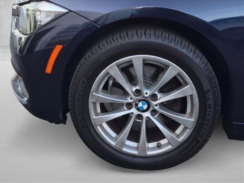 Used 2017 BMW 320i Sedan RWD image 22