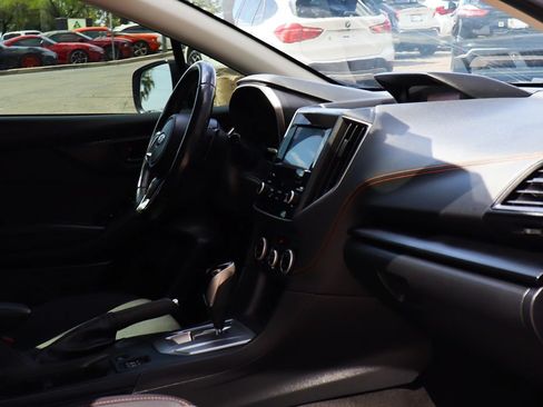 Used 2020 Subaru Crosstrek 2.0i Premium w/ Moonroof Package 2 AWD/4WD image 31