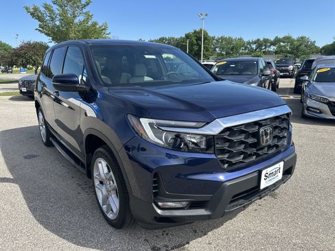 Used 2025 Honda Passport EX-L image 2
