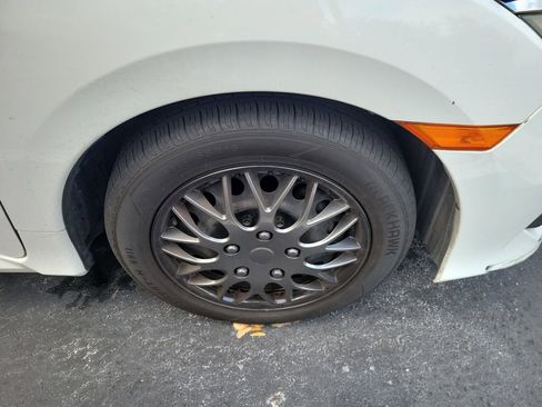 Used 2018 Honda Civic LX image 9