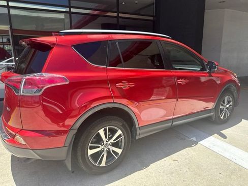 Used 2017 Toyota RAV4 XLE FWD image 3