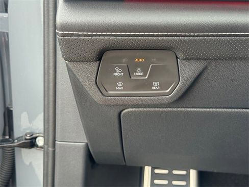 Used 2025 Volkswagen Atlas SEL Premium R-Line image 21