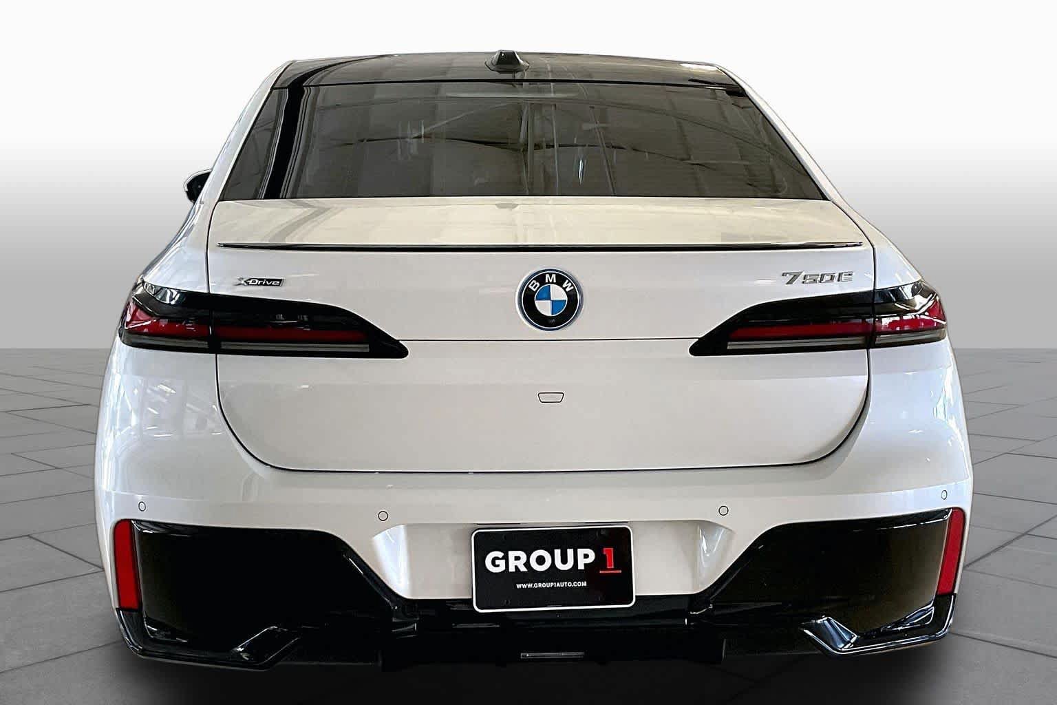 Used 2024 BMW 750e xDrive w/ Executive Package AWD/4WD image 4