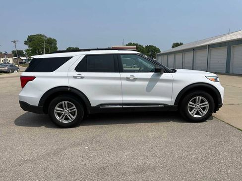 Used 2021 Ford Explorer XLT w/ Equipment Group 202A image 5