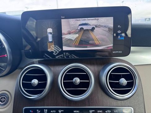 Used 2021 Mercedes-Benz GLC 300 4MATIC image 11