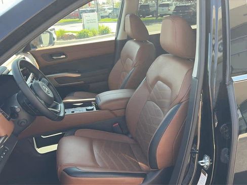 Used 2024 Nissan Pathfinder Platinum AWD/4WD image 14