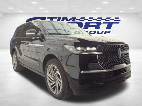 Used 2025 Lincoln Navigator Reserve AWD/4WD image 4