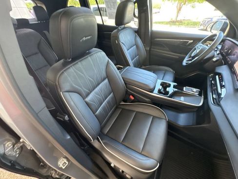 Certified 2025 Buick Enclave Avenir w/ Super Cruise Package AWD/4WD image 29