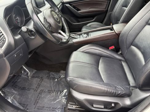 Used 2018 MAZDA MAZDA3 Touring FWD image 7