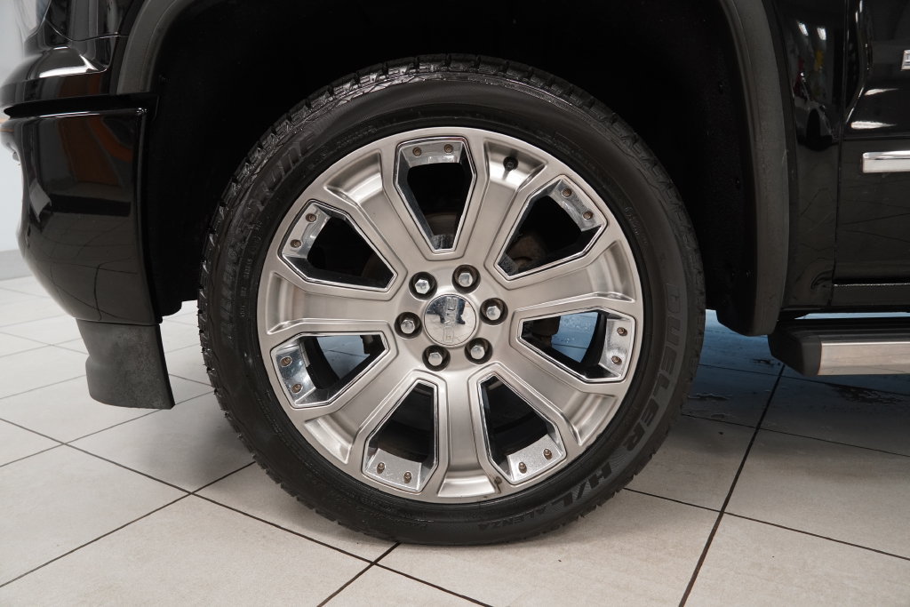 Used 2016 GMC Sierra 1500 Denali w/ Denali Ultimate Package AWD/4WD image 16
