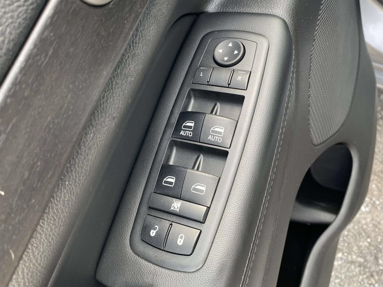 Used 2017 Jeep Grand Cherokee Altitude AWD/4WD image 26