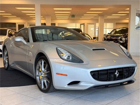 Used 2011 Ferrari California image 3