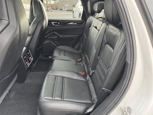 Used 2023 Porsche Cayenne Platinum Edition image 26